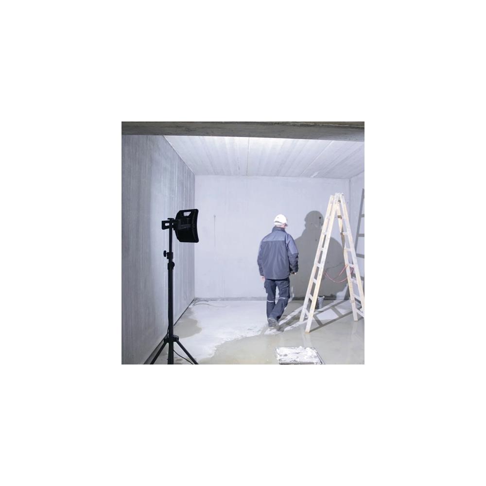 SCANGRIP LED spotlight NOVA 29 W 400-4000 lm 5 m H05RN-F 2x0.75 mm² Li-ion 4400 mAh 11.1 V IP67 - Image 2